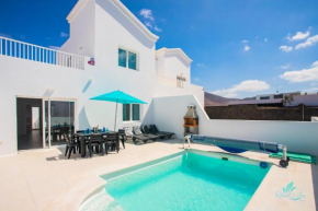 Captivating 2-Bed Villa in Playa Blanca